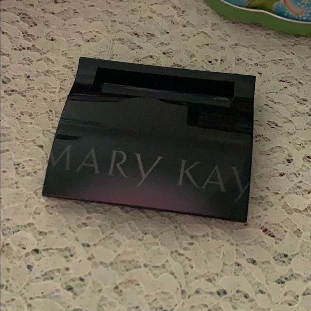 MARY KAY MAGNETIC BLACK COMPACT~UNFILLED~